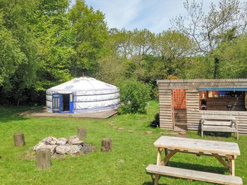 Sunshine yurt with kitchen dining area firepit and picnic table (added by manager 23 sep 2022)