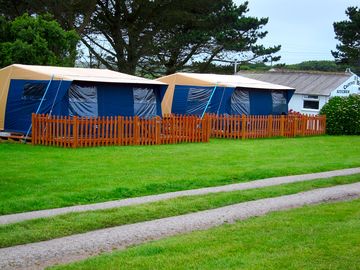 Pre-erected tents (added by manager 10 jul 2016)