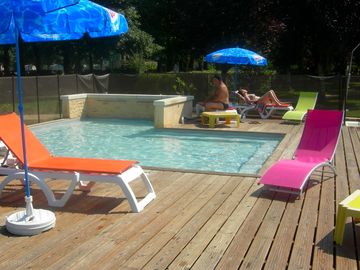 The paddling pool and sun loungers (added by manager 01 jun 2016)