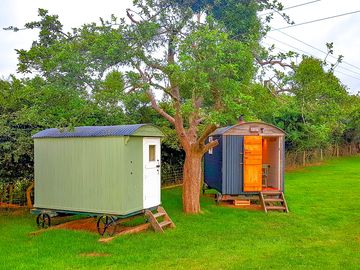 Visitor image of the shepherd's hut (added by manager 01 nov 2022)