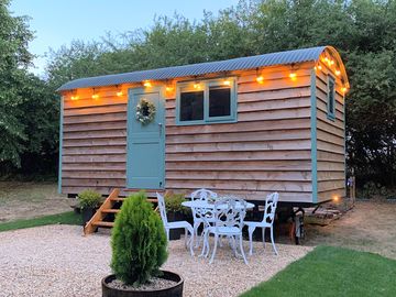 Shepherd's hut in the early evening (added by manager 14 jul 2022)