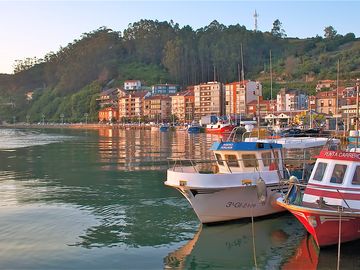 Ribadesella fishing harbour (added by manager 25 aug 2016)