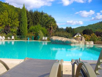 Chill out and sunbathe by the pool (added by manager 02 nov 2016)