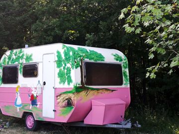 Colourful caravan (added by manager 01 jul 2019)