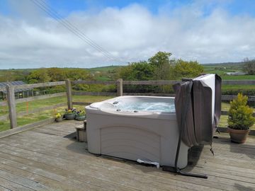 Hot tub on spacious deck (added by manager 21 may 2018)