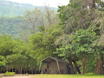 Livingstonia mountain behind the site, on the shores of lake malawi (added by manager 04 may 2018)