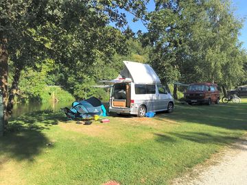 Pitch was a decent size, electricity connection on the other side of the road so need a long cable! (added by visitor 14 aug 2018)
