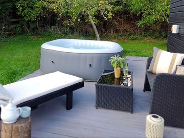 Rear deck and hot tub (added by manager 21 oct 2023)