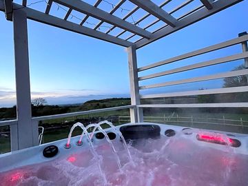 Private hot tub (added by manager 20 apr 2022)