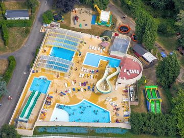 Indoor and outdoor pools (added by manager 27 sep 2018)