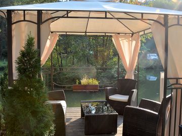 Relax on the terrace next to the lake (added by manager 18 jan 2017)