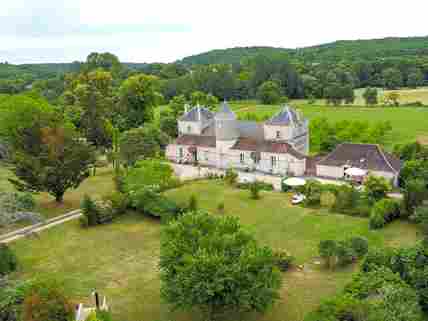 Aerial shot of the château and garden