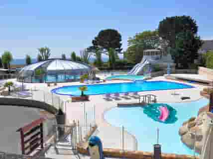 Heated indoor and outdoor swimming pools, paddling pools and waterslides