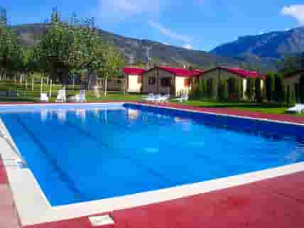Swimming pool (added by andres_g1 27 Apr 2016)