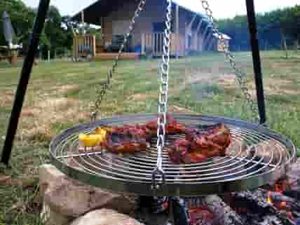 Firepit and barbecue (added by manager 17 Jun 2018)