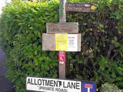 Lane end - from the village centre (added by custard 19 Jul 2017)