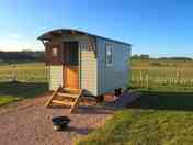 Cosy Shepherd's Hut with Double bed, heating, kitchen/dinning area & outdoor seating. (added by manager 19 Jan 2024)