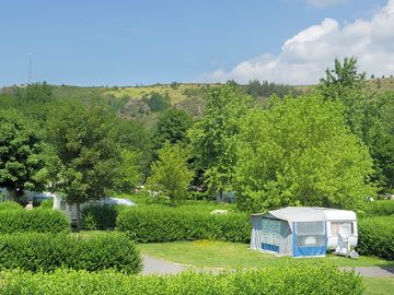 Camping pitches with optional electric (added by manager 24 Mar 2016)