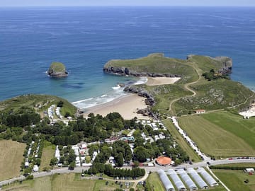 Aerial view of the site and nearby beach (added by manager 22 Jan 2016)