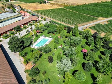 Aerial view of the pool (added by manager 26 Apr 2023)