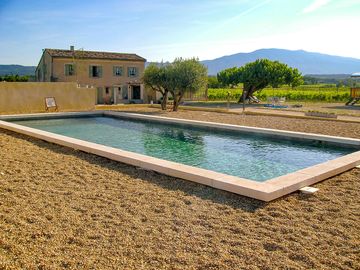 Outdoor pool with views of Mont Ventoux (added by manager 13 Oct 2022)