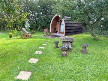 Nuthatch glamping pod and private garden