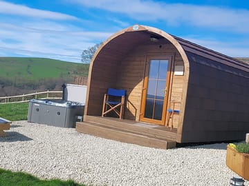 Forget me not pod with private hot tub (added by manager 02 Jan 2020)