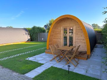 One-bed pod