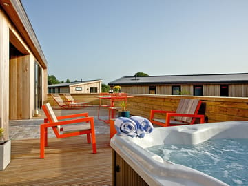 Hot tub on the deck (added by manager 01 Aug 2019)