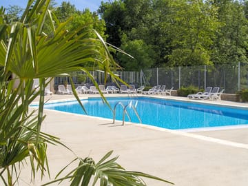 Swimming pool open from April to September