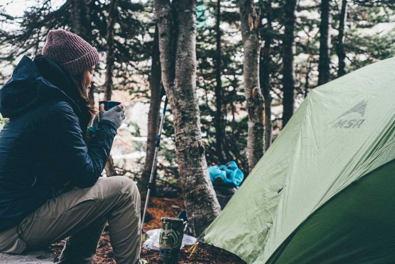 Appropriate clothing for camping in cold weather (Julian Bialowas / Unsplash)