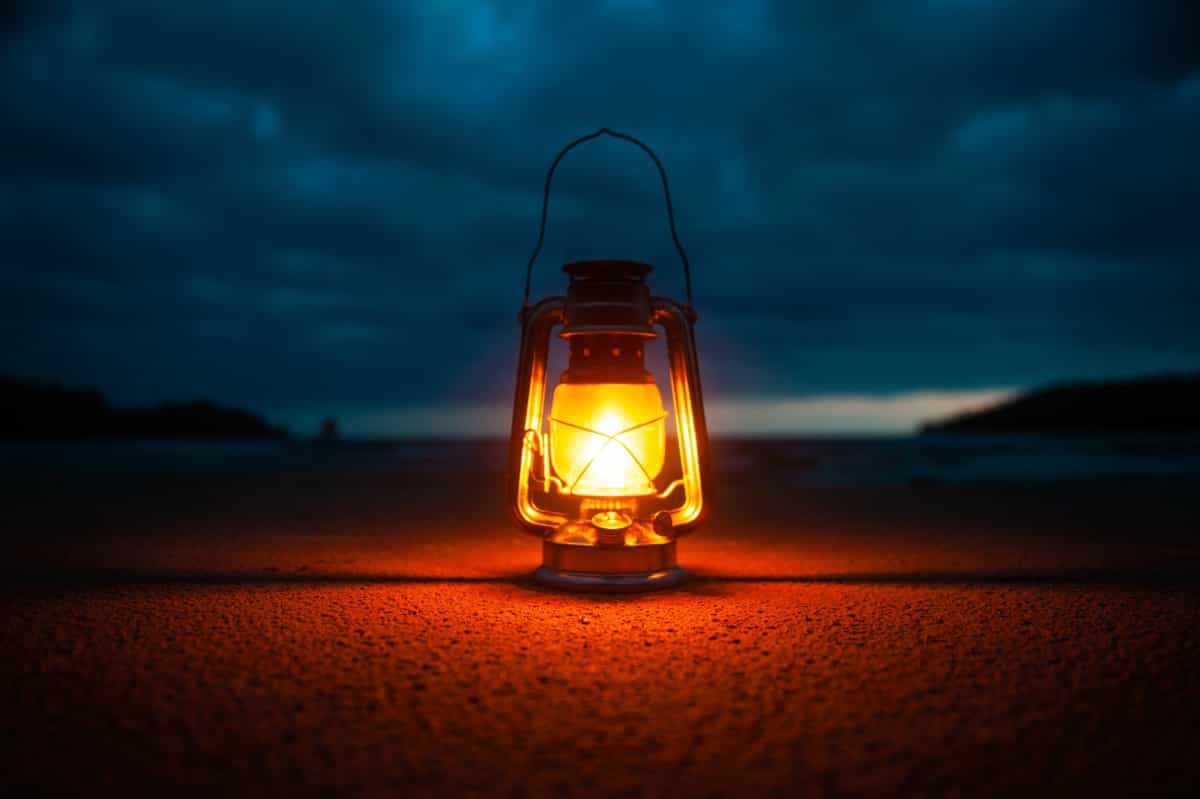 A lantern at night (Vladimir Fedotov / Unsplash)