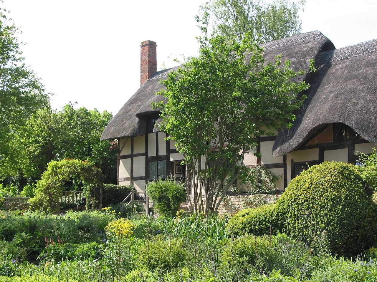 Anne Hathaway’s Cottage (Sandy Dewar / Pixabay]