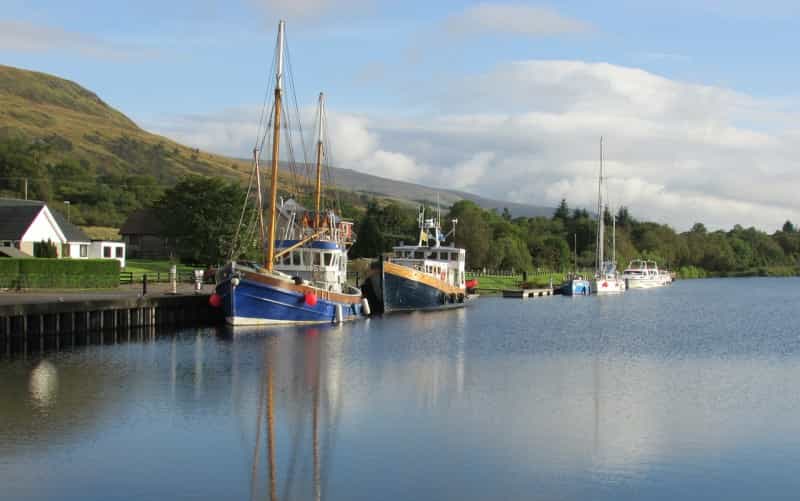 Boats on the Caledonian Canal (Pixabay)