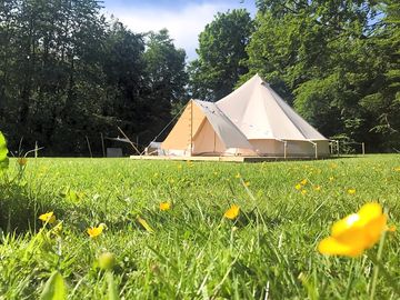 Bell tent exterior (added by manager 10 oct 2022)