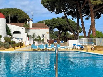 Lovely area & separate toddler pirate ship pool