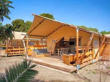 Safari tent exterior (added by manager 23 jan 2023)