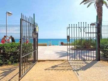 Access to the beach from site