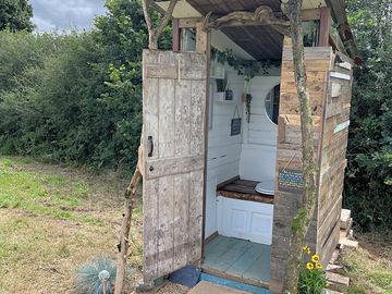 The compost toilet. (added by manager 01 aug 2023)
