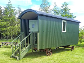 Exterior of the shepherd's hut (added by manager 12 dec 2022)