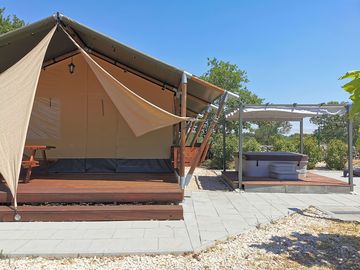 Tent with two bedrooms and hot tub (added by manager 19 jan 2024)