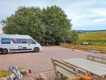 Visitor image of the area for parking up with table area to one side (added by manager 14 oct 2022)