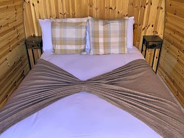 Double bed in the sleeping area