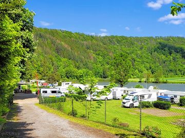 Blick von der einfahrt des campingplatzes