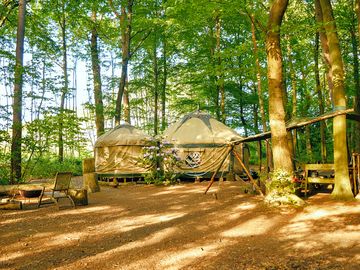 Willow with bath and safari kitchen under canvas (added by manager 30 aug 2022)
