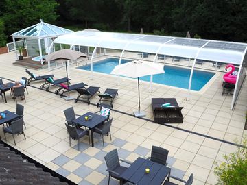 View of patio and swimming pool (added by manager 13 mar 2020)