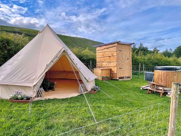 Bell tent, hot tub and shower (added by manager 07 jun 2022)