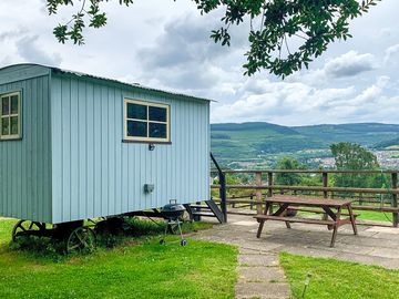 Visitor image of the exterior of the hut and views (added by manager 27 sep 2022)