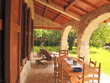 Alfresco dining