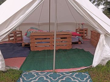 Plenty of rugs to keep the tent cosy (added by manager 11 jul 2023)